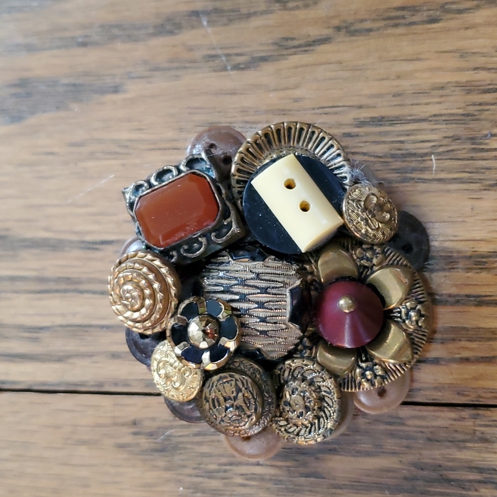 Vintage Handmade Pin of Vintage buttons